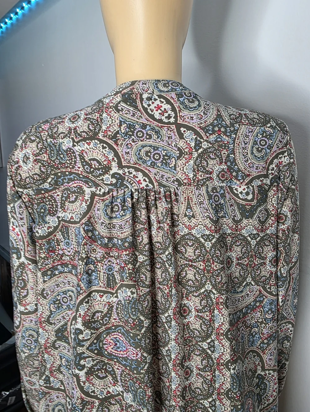 Westport Women's  Floral Knit Top in Light Green with Pink Accents Size US/2X - Picture 5 of 11